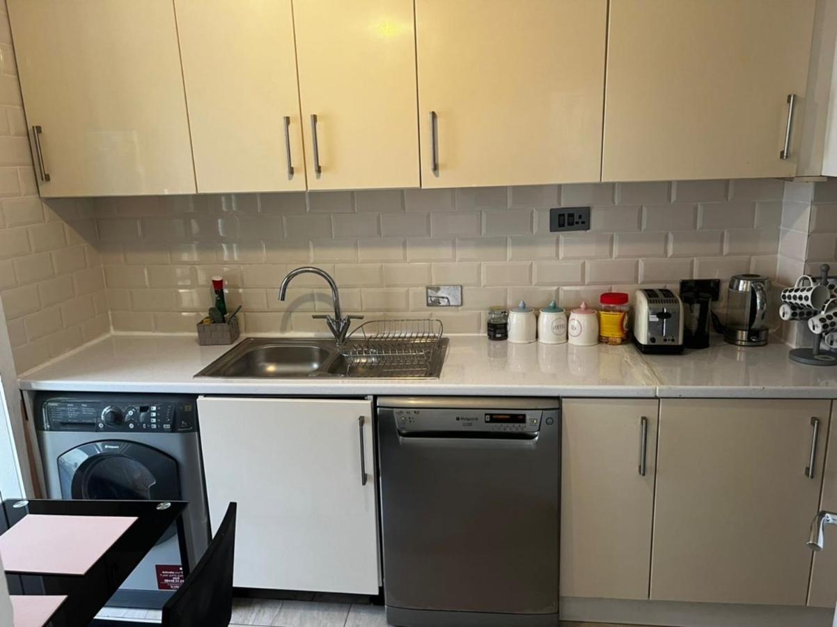 Cosy 2-Bedroom Flat In Finsbury Park, Modern, Convenient & Close To Central London! エクステリア 写真